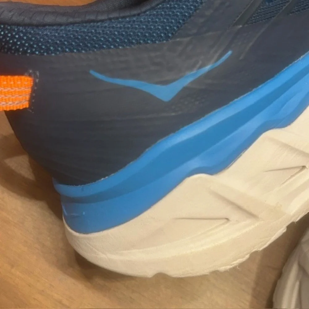 Hoka One One hoka one
